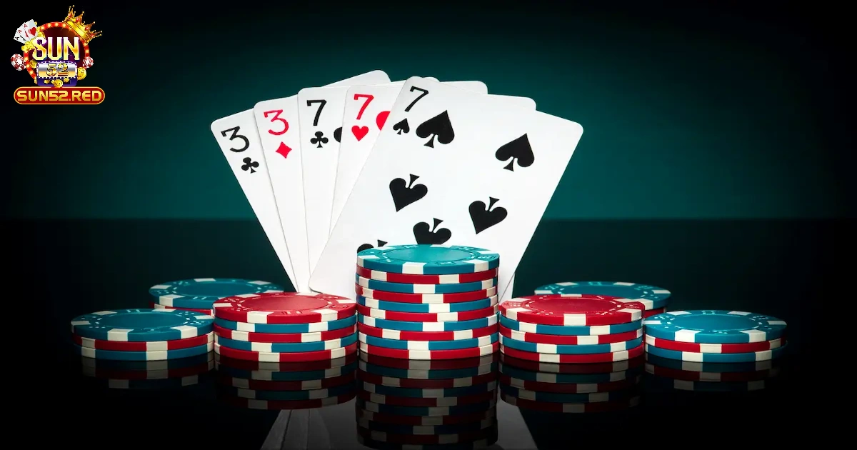 Trải nghiệm game đối kh&aacute;ng t&iacute;nh điểm với phi&ecirc;n bản Phỏm trực tuyến